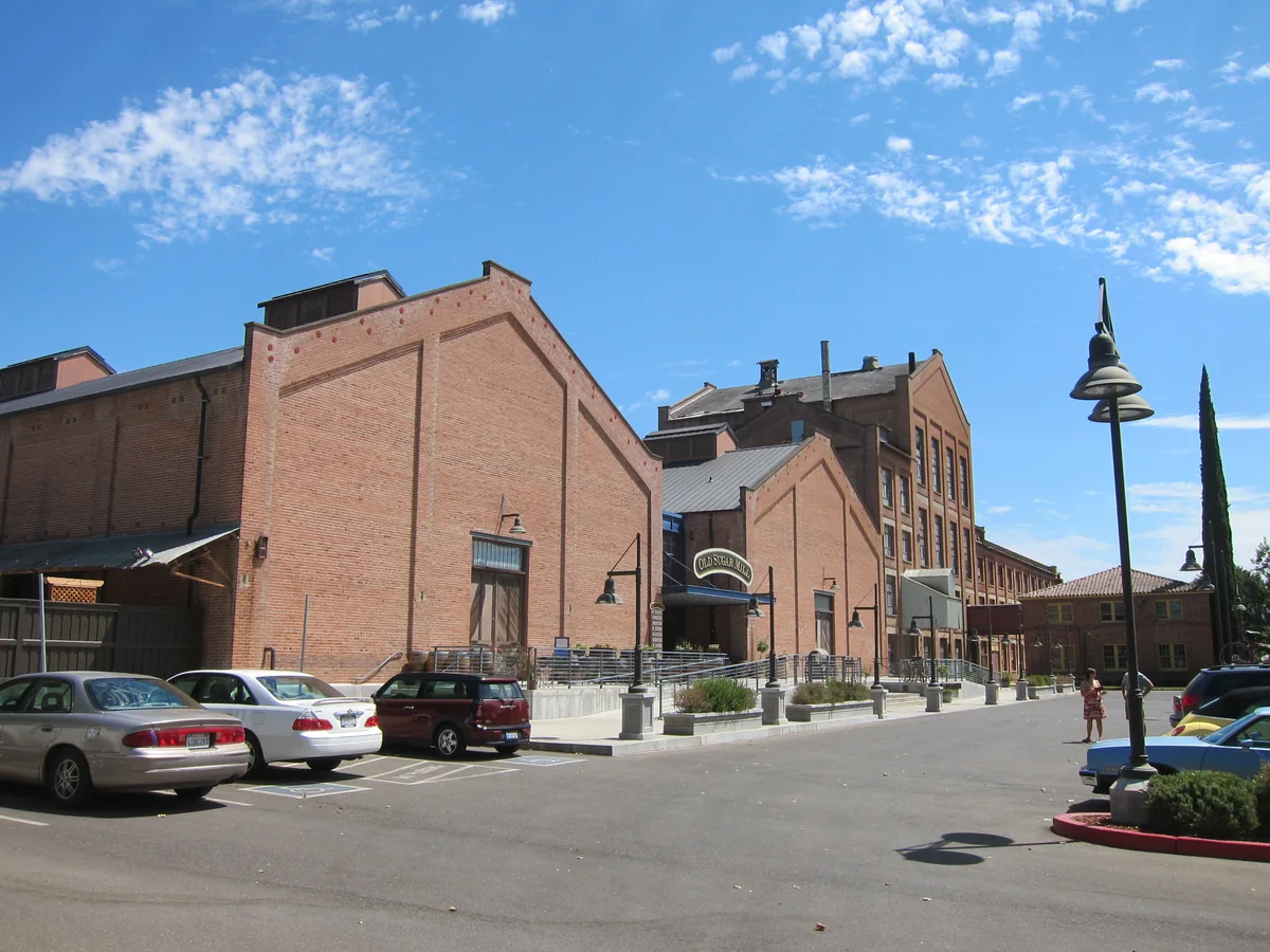 Historic brick facade and entrance sign at the Old Sugar Mill in Clarksburg, California. Destination photo. — destination photo, not the race course